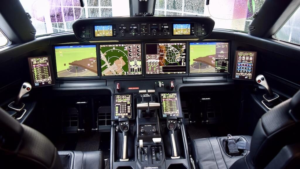 Gulfstream G700 Symmetry Flight Deck cockpit 