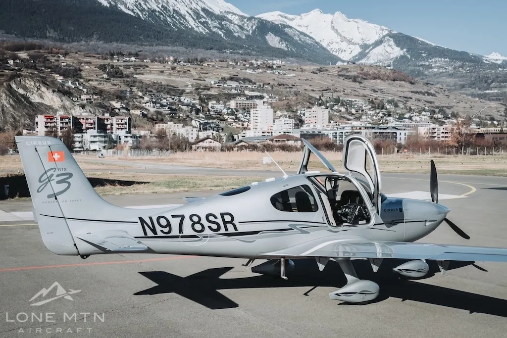 2007 Cirrus SR22 G3 GTS side profile with registration N978SR Switzerland