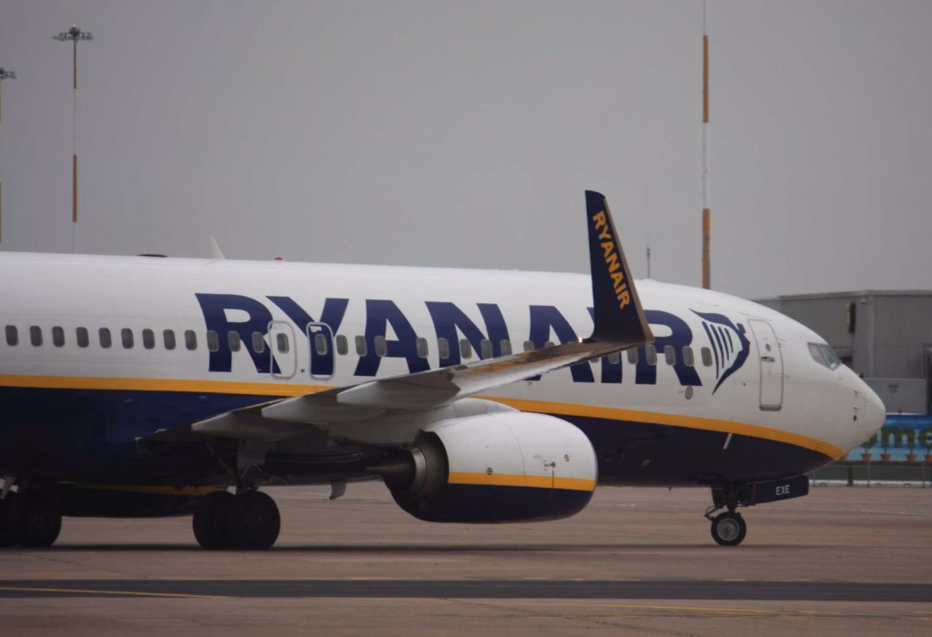 Ryanair Boeing 737 Diverts Following Cabin Decompression Event