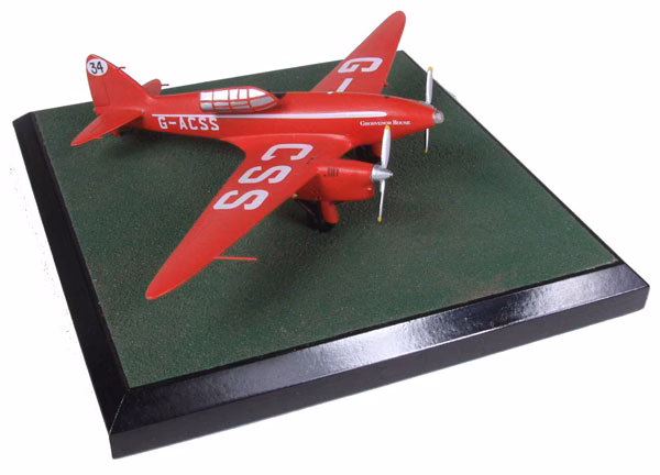 Historic DH.88 Comet Suffers Landing Incident at Shuttleworth